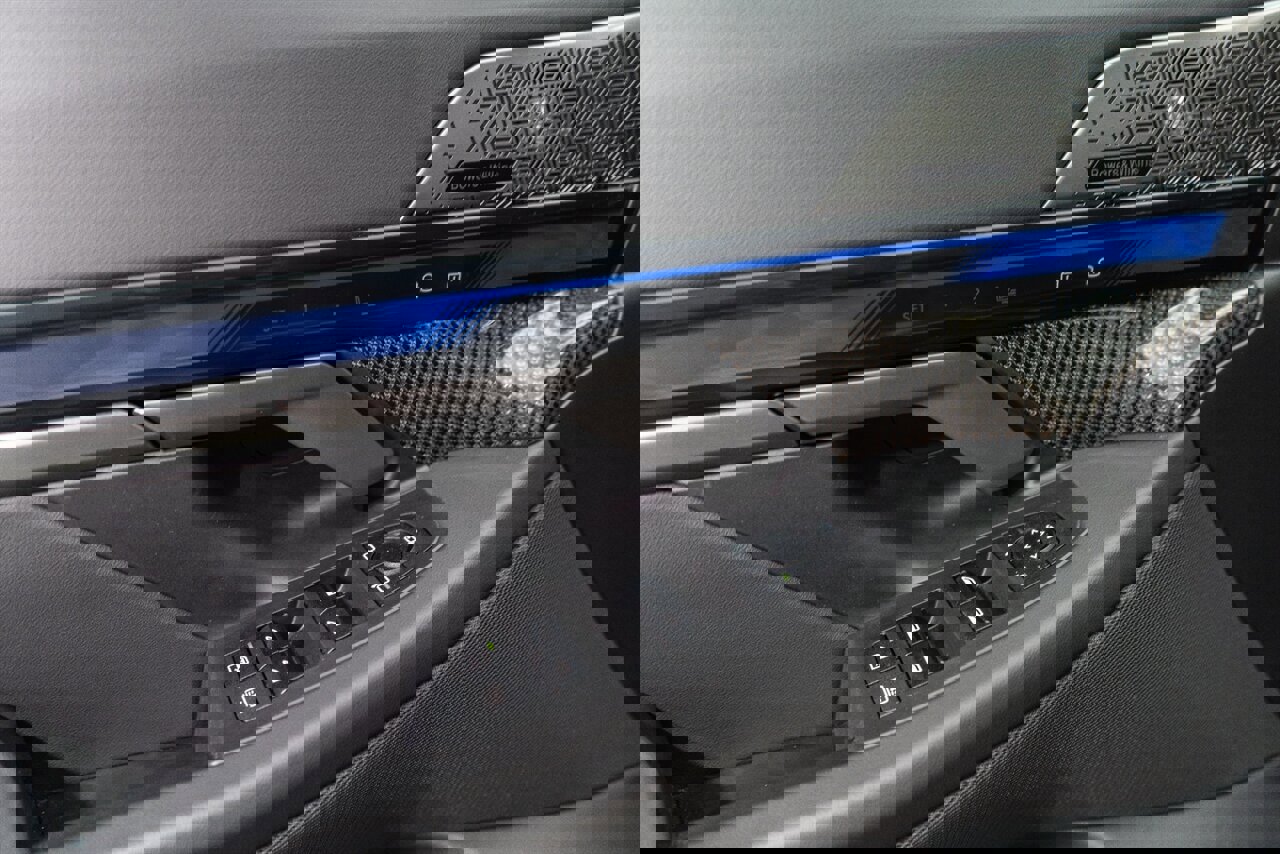 Used 2025 BMW M5 w/ Carbon Package image 87