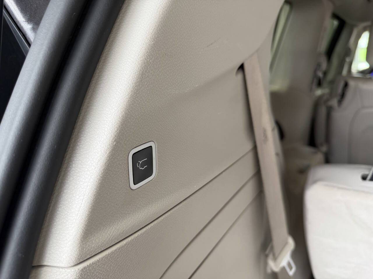 Used 2021 Chrysler Pacifica Touring-L FWD image 30