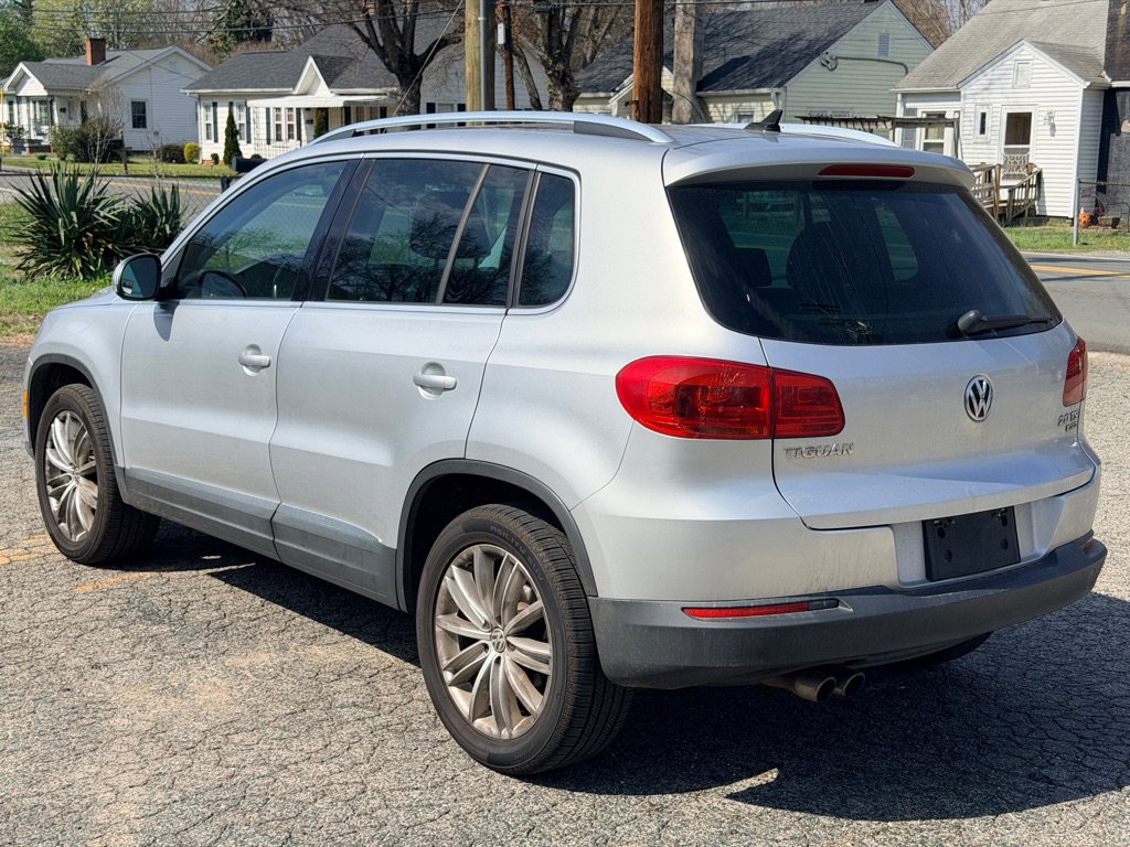 Used 2013 Volkswagen Tiguan SE image 9