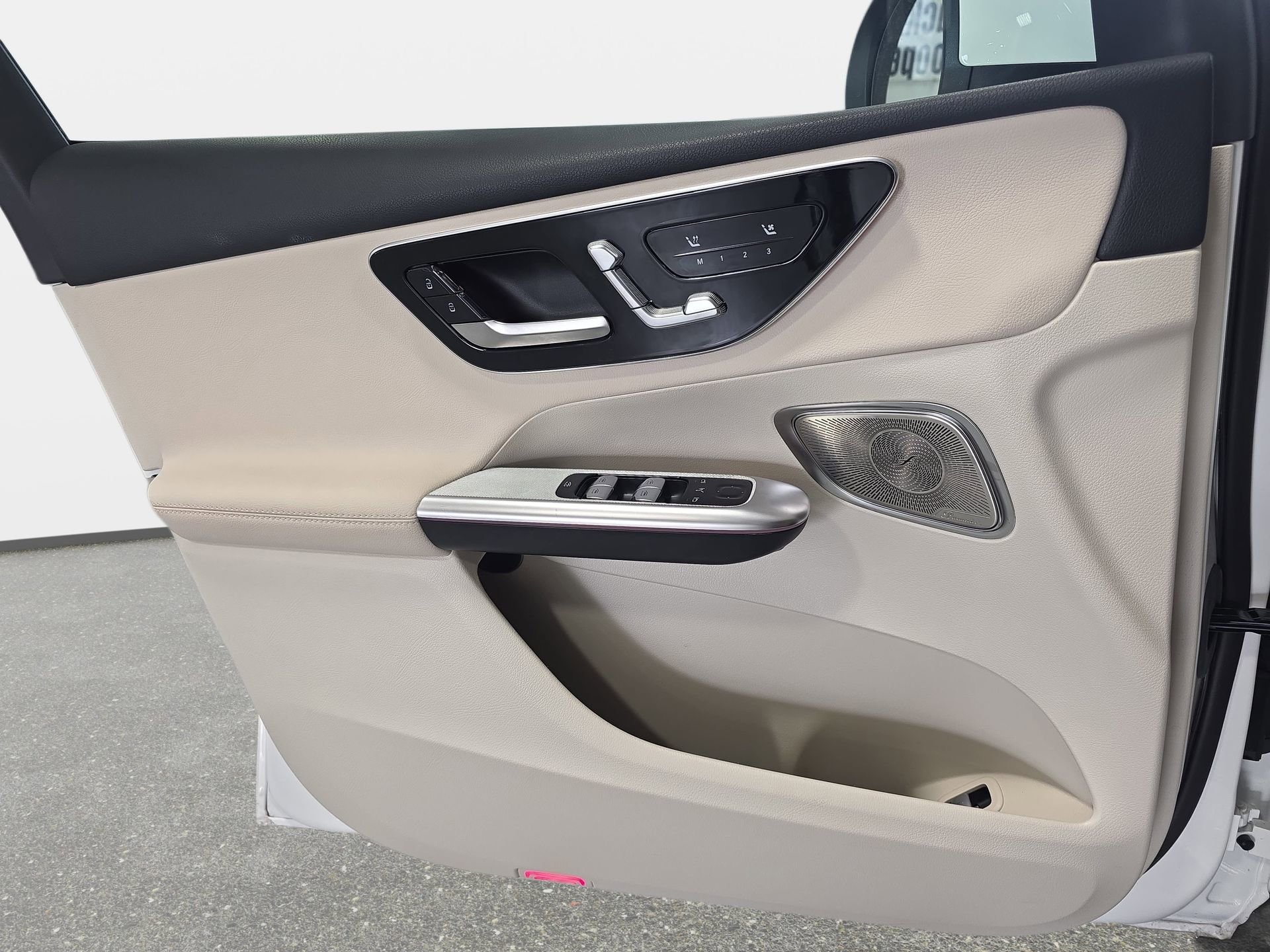 Certified 2025 Mercedes-Benz GLC 300 image 26