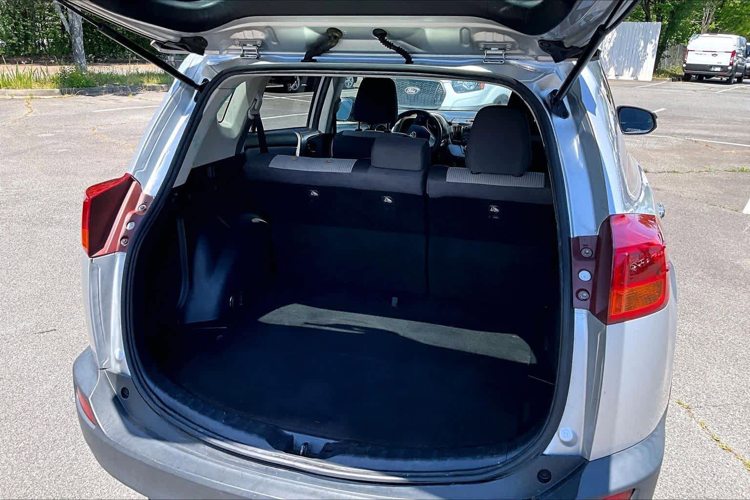 Used 2014 Toyota RAV4 LE FWD image 31