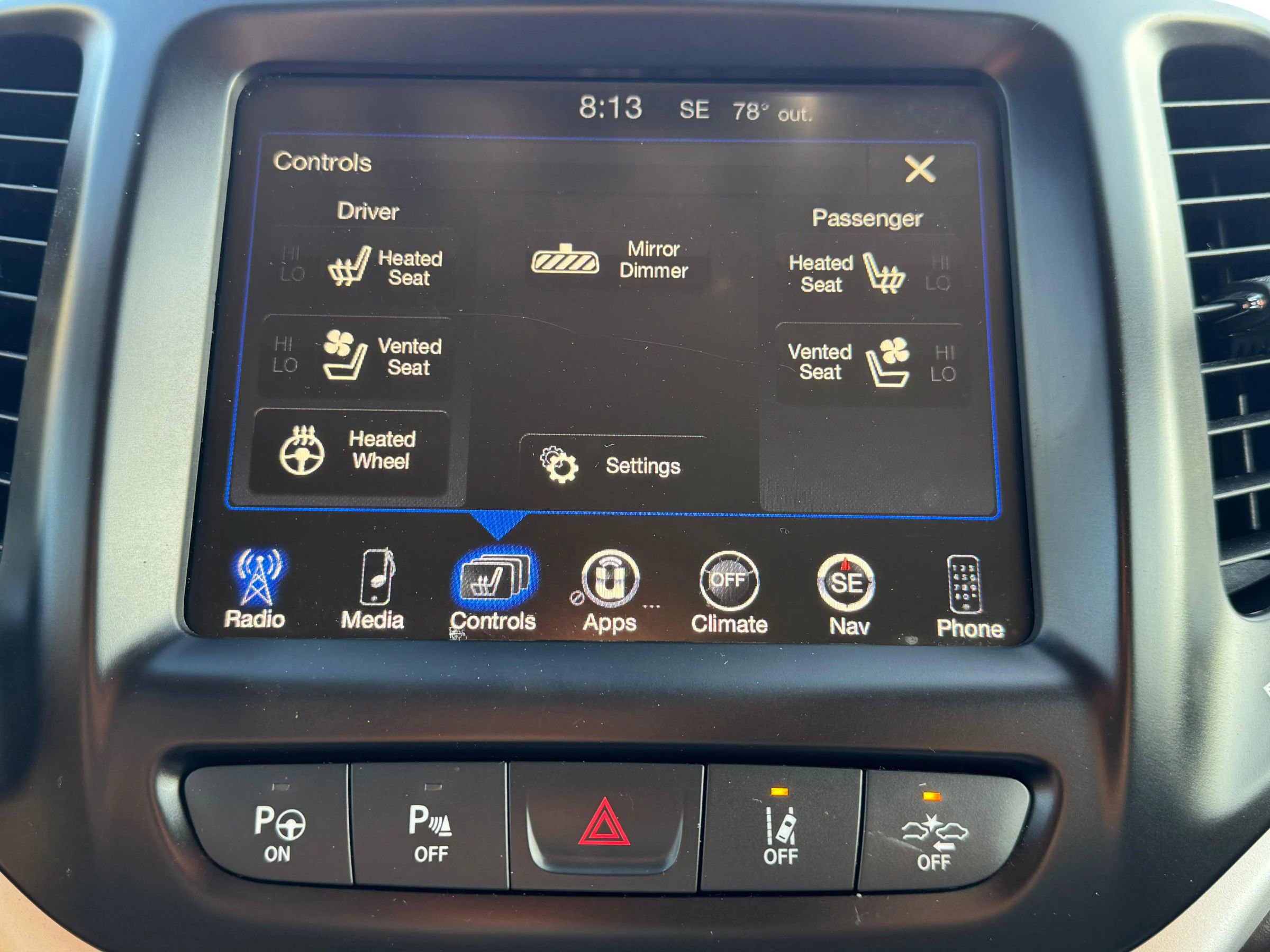 Used 2017 Jeep Cherokee Overland w/ Technology Group image 18