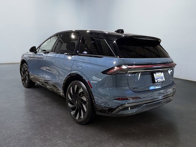 Used 2025 Lincoln Nautilus Reserve w/ Jet Appearance Package image 3