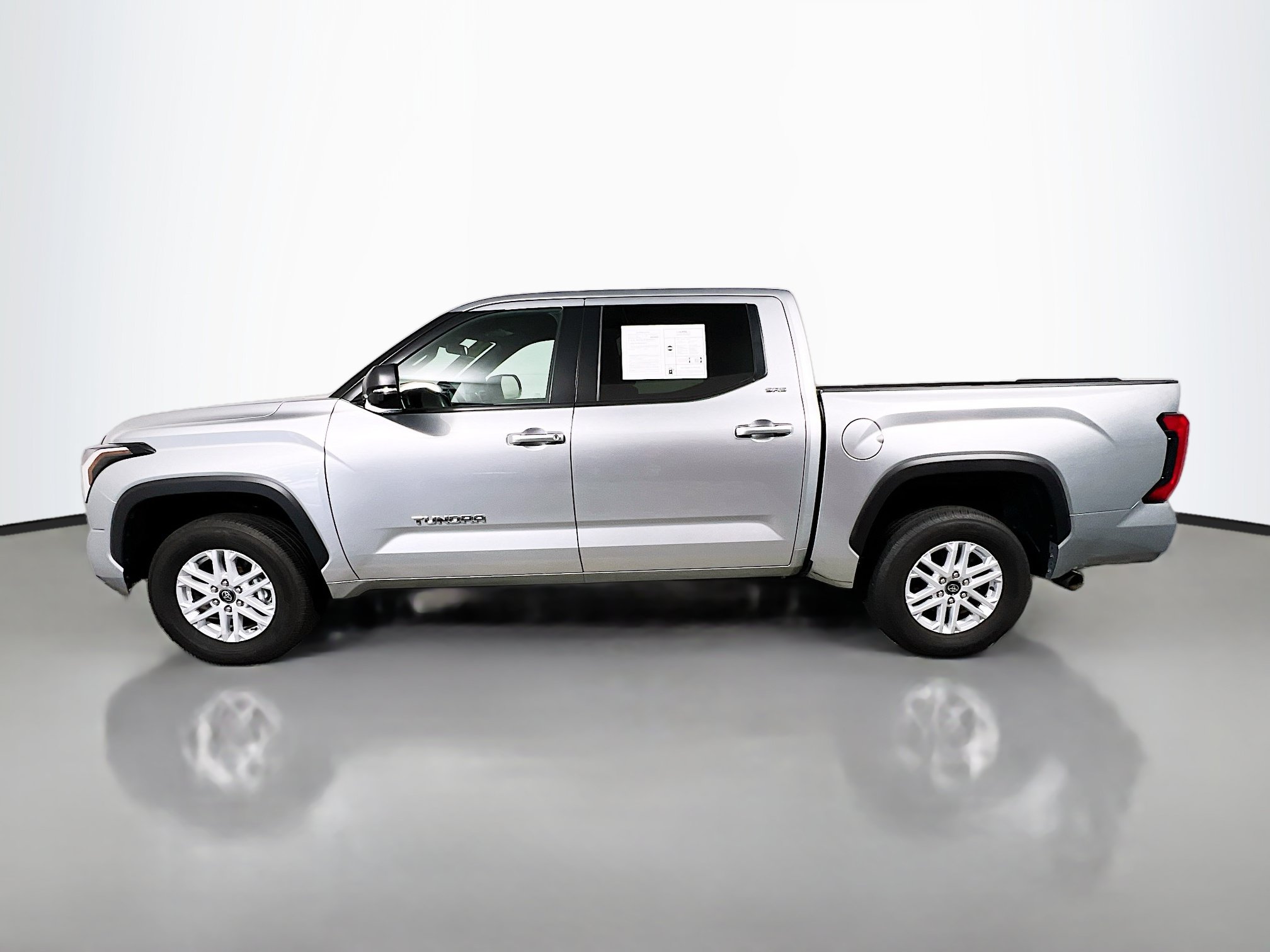 Used 2025 Toyota Tundra SR5 w/ SR5 Premium Package AWD/4WD image 8