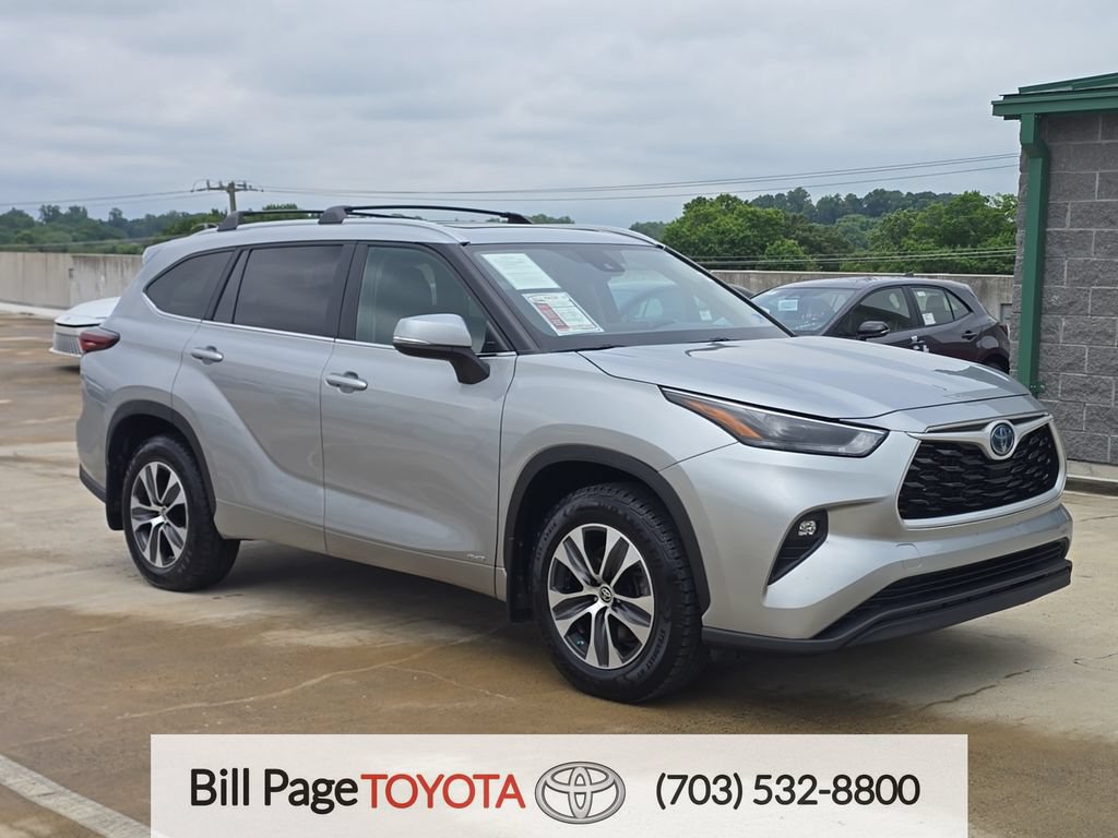 Used 2024 Toyota Highlander XLE AWD/4WD image 1
