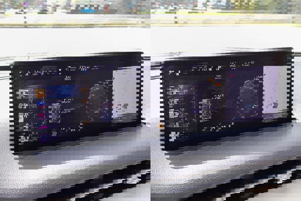 Used 2023 Genesis GV70 2.5T w/ Advanced Package image 5