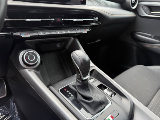 Used 2025 Alfa Romeo Tonale AWD/4WD image 22