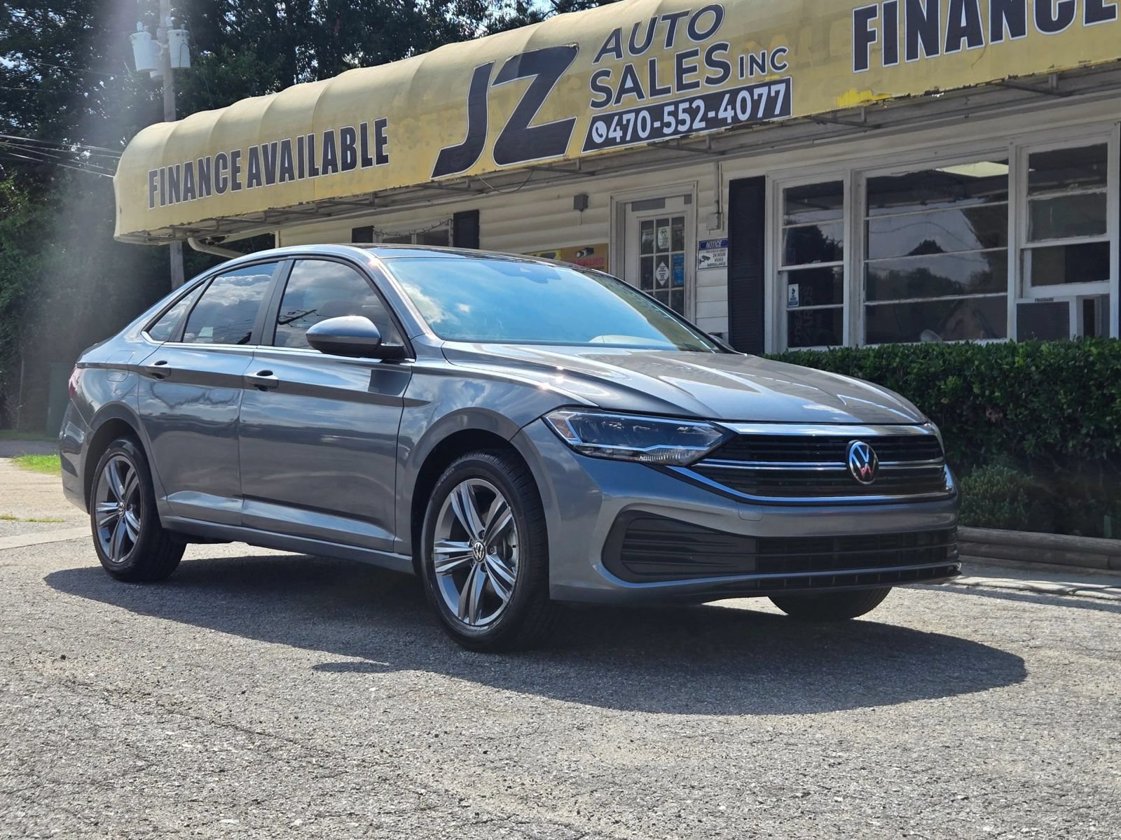 Used 2023 Volkswagen Jetta SE w/ Panoramic Sunroof Package