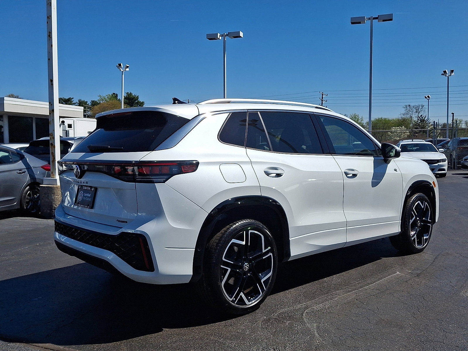 Certified 2025 Volkswagen Tiguan SEL R-Line AWD/4WD image 6