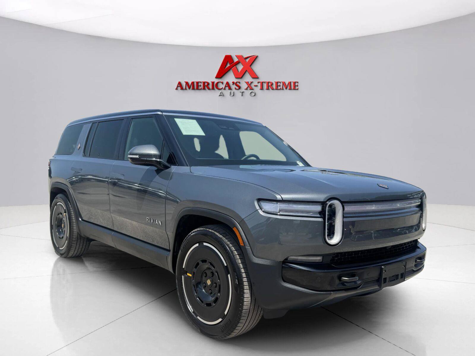 Used 2025 Rivian R1S Adventure AWD/4WD image 8