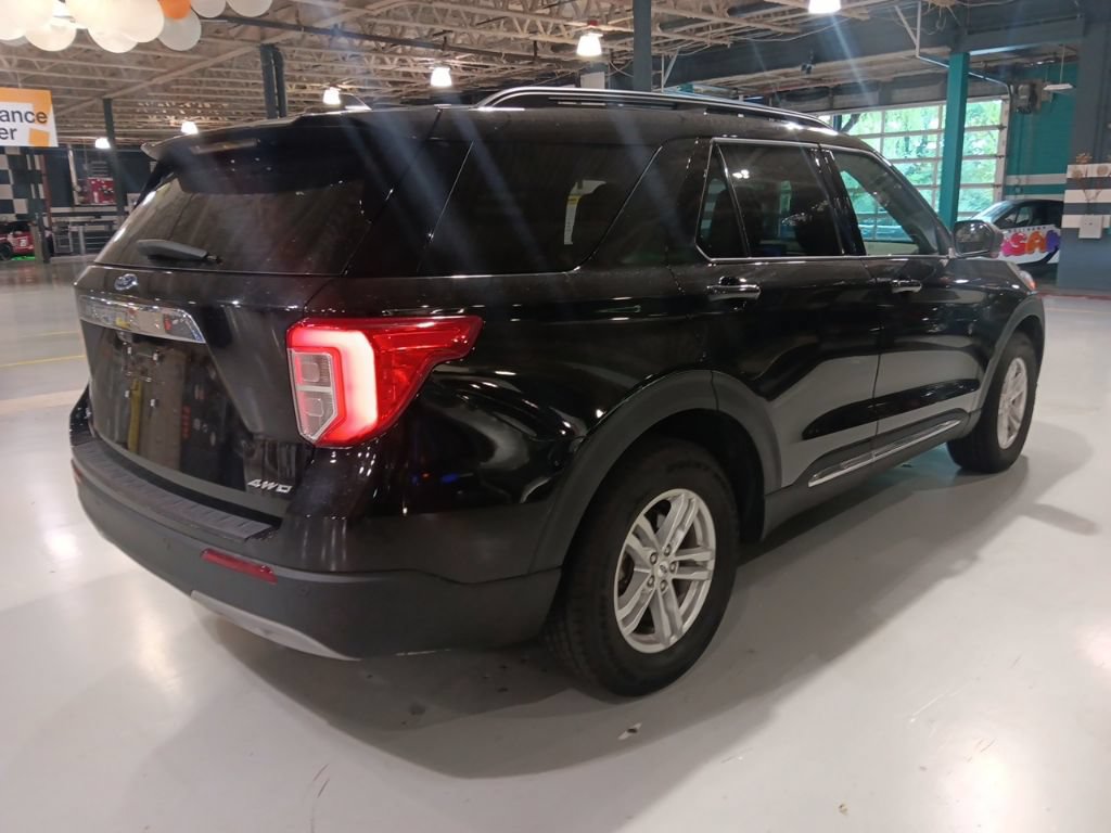 Used 2023 Ford Explorer XLT w/ Equipment Group 202A AWD/4WD image 12