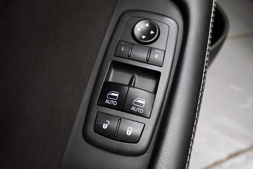 Used 2019 Dodge Challenger SRT Hellcat Redeye image 13