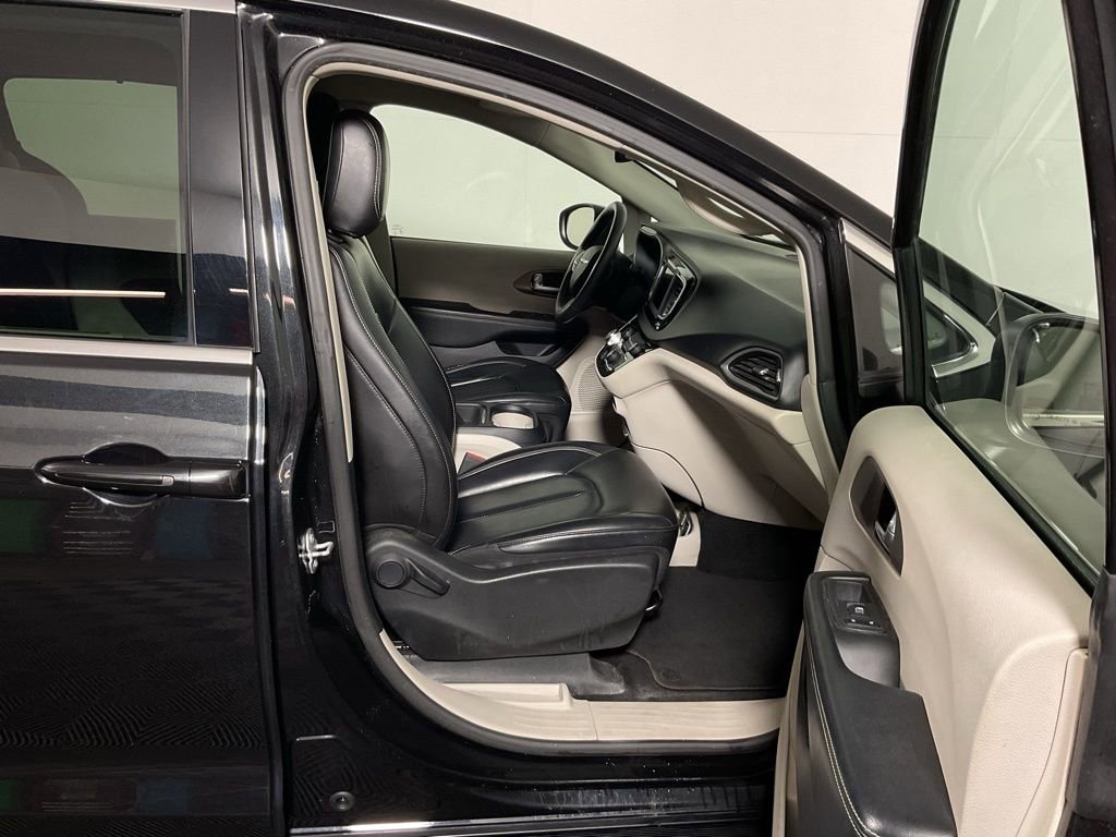 Used 2021 Chrysler Voyager Lxi image 31