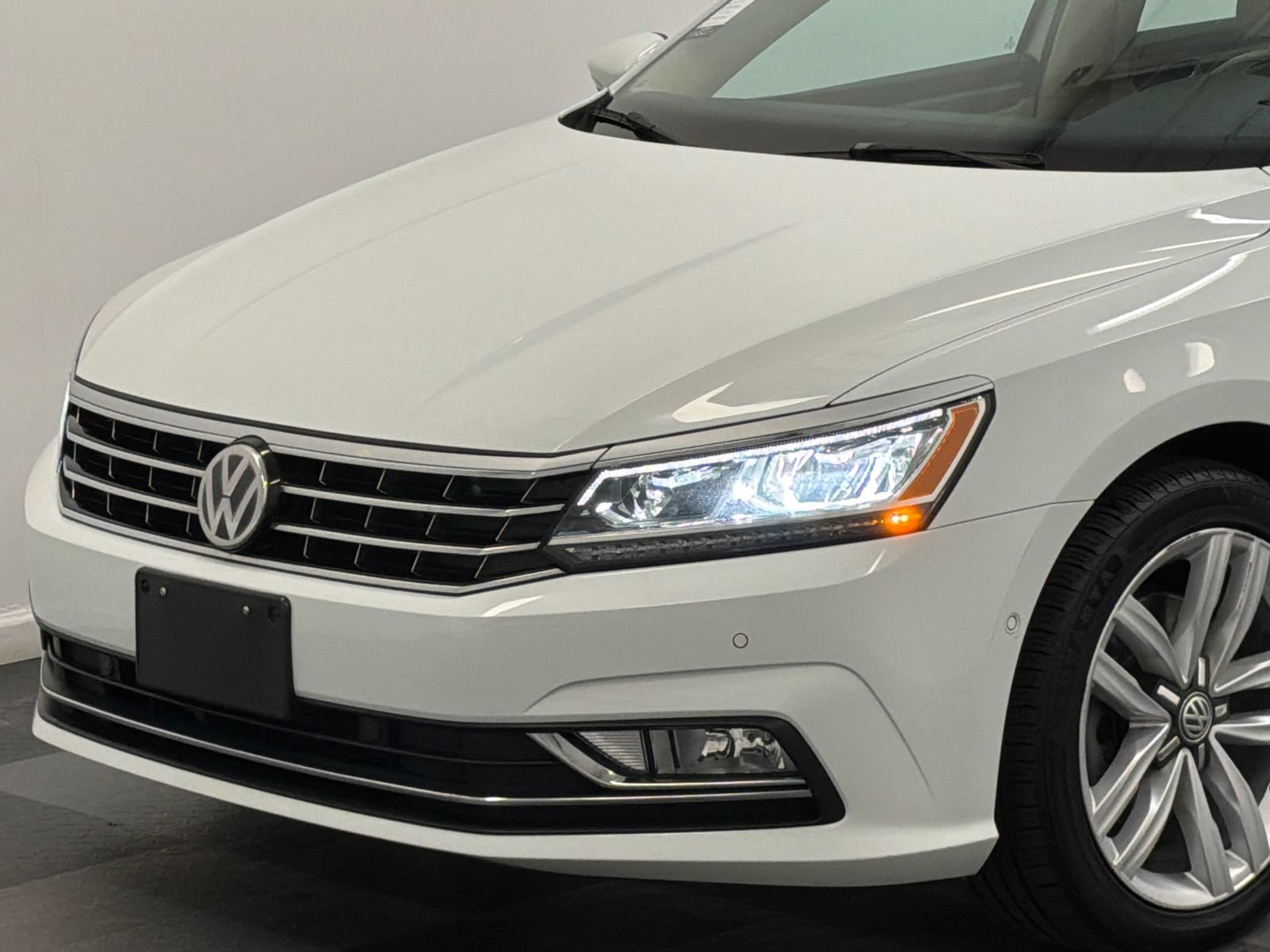 Used 2017 Volkswagen Passat 1.8T SEL Premium FWD video 2