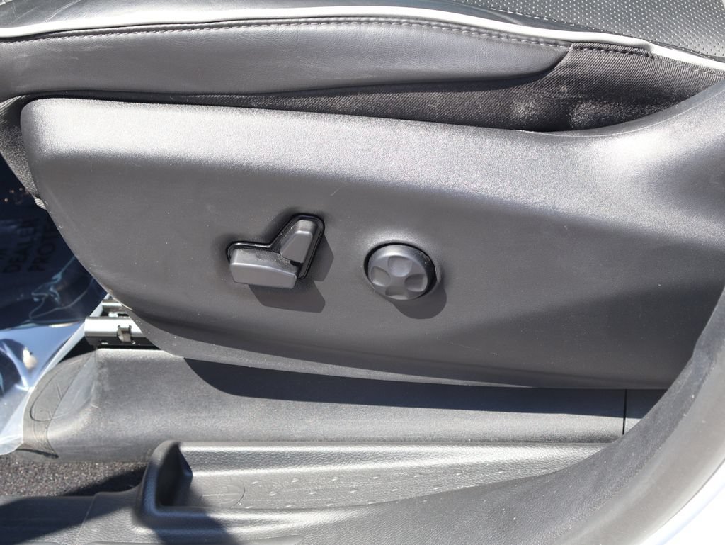 Used 2025 Chrysler Pacifica Limited FWD image 22