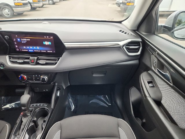 Used 2025 Chevrolet TrailBlazer LT AWD/4WD image 23