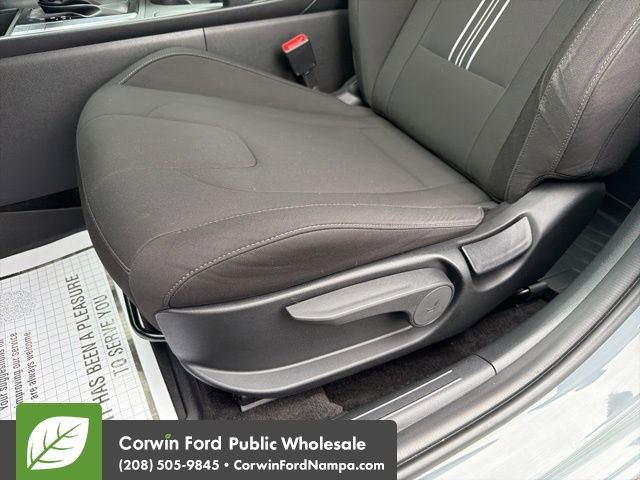 Used 2022 Hyundai Elantra SEL image 25