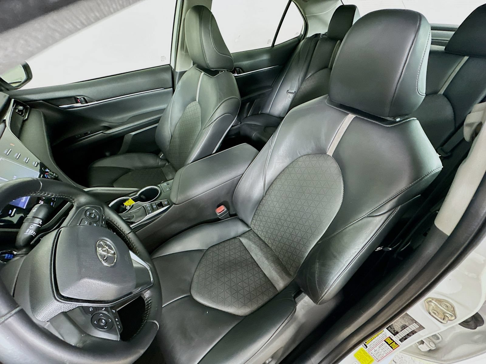 Used 2020 Toyota Camry XSE FWD image 32