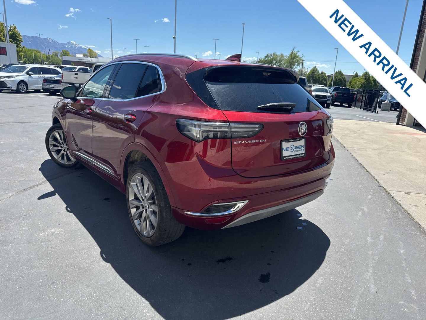 Used 2022 Buick Envision Avenir w/ Technology Package II FWD image 5