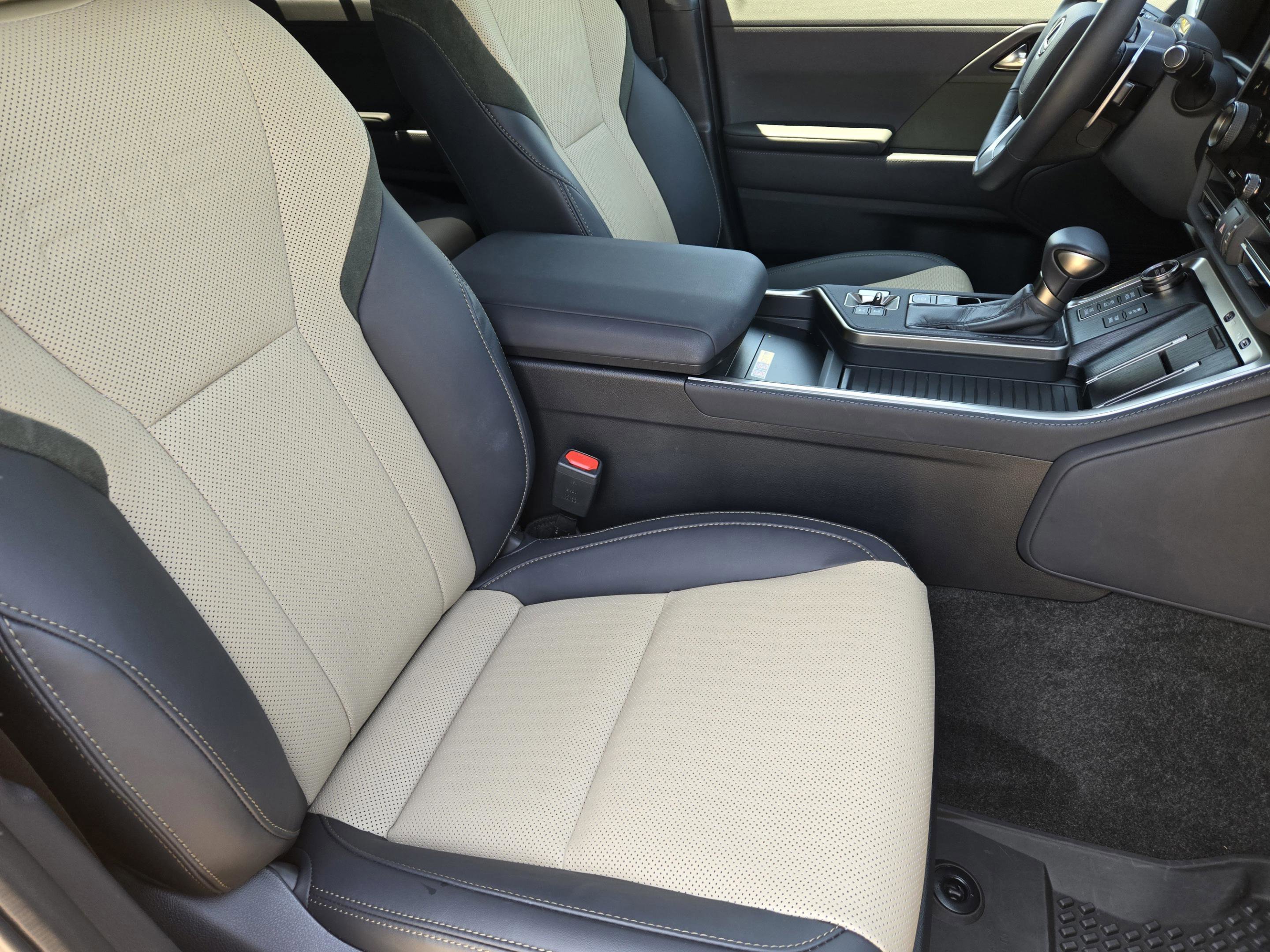 Used 2025 Lexus GX 550 w/ Accessory Package (CT) AWD/4WD image 10