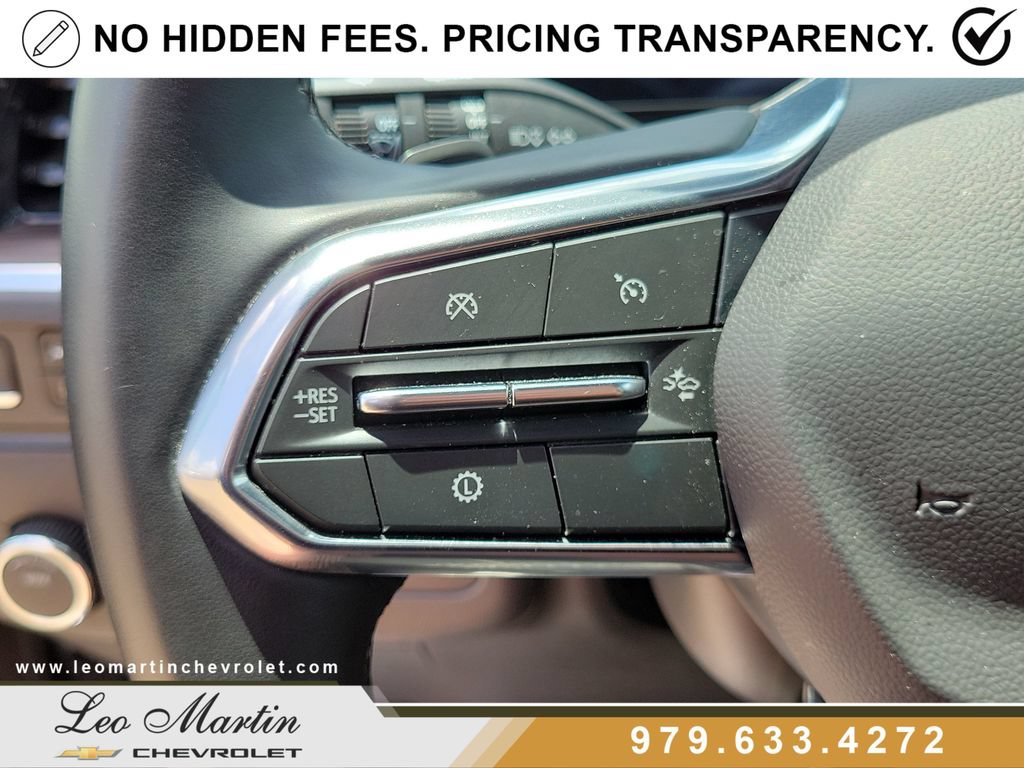 Used 2025 Chevrolet Suburban LT RWD image 23