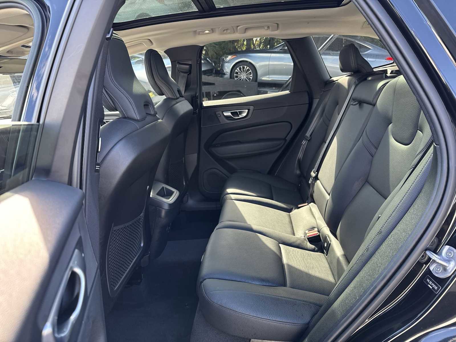 Used 2023 Volvo XC60 B5 Plus w/ Protection Package Premier image 19