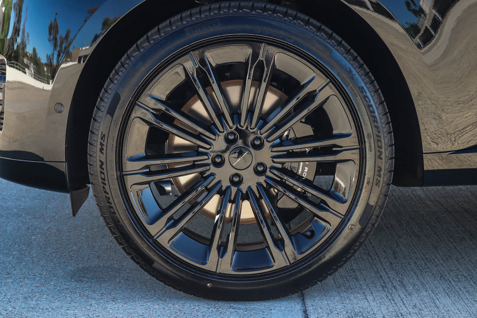 New 2026 Land Rover Range Rover Long Wheelbase SE AWD/4WD image 8