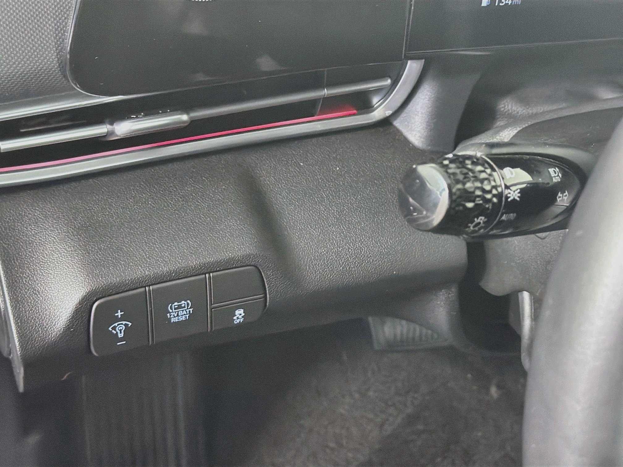 Used 2025 Hyundai Elantra Limited FWD image 17