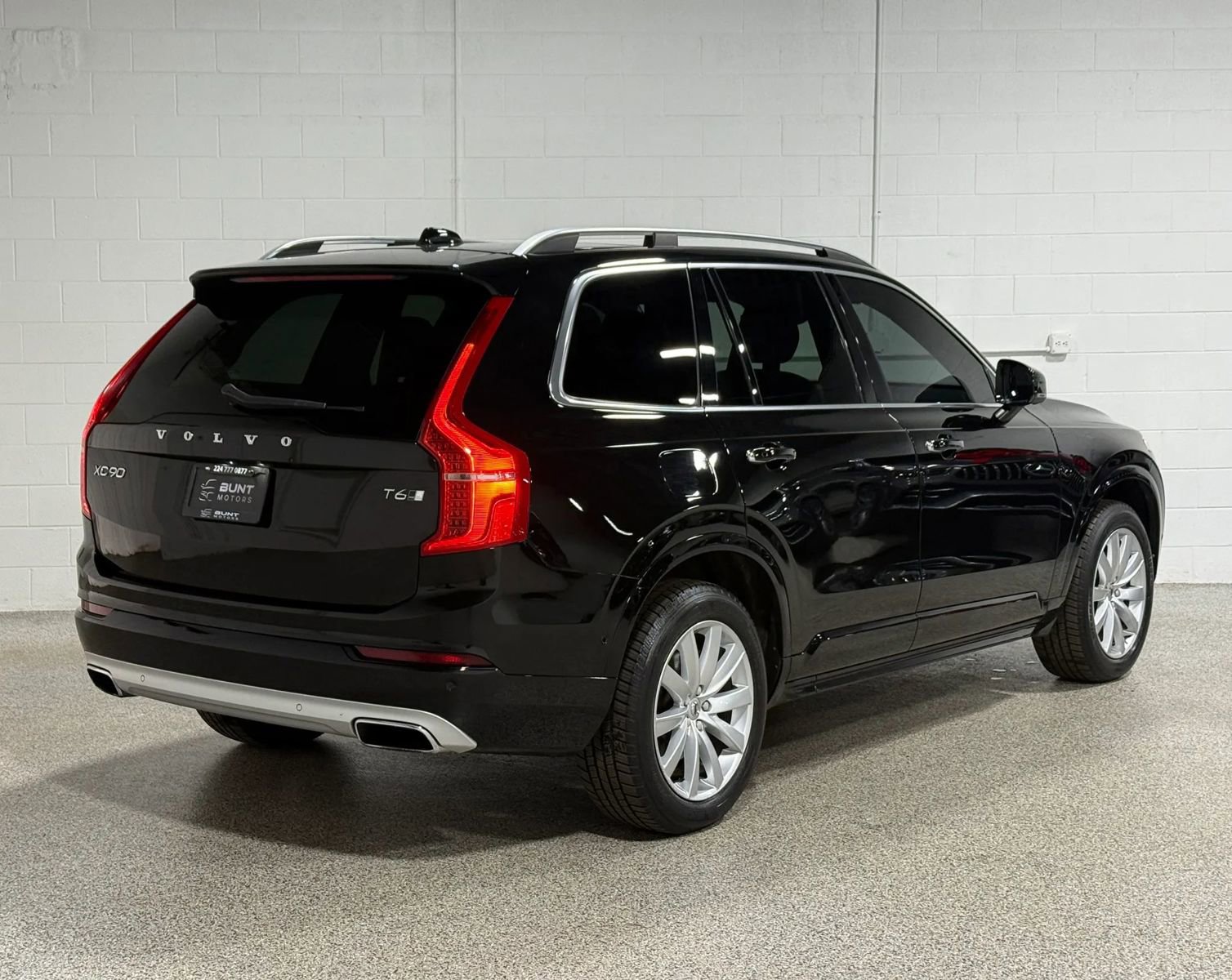 Used 2016 Volvo XC90 T6 Momentum w/ Momentum Plus Package AWD/4WD image 8