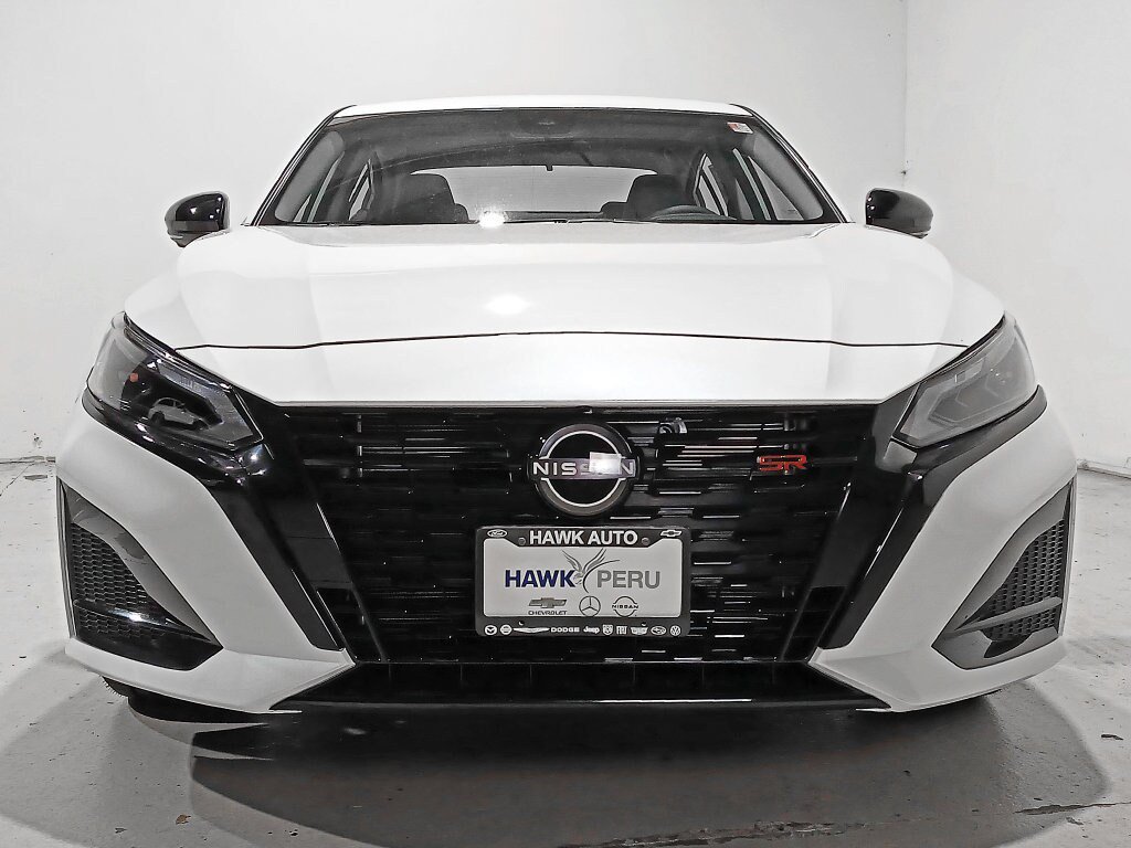 New 2026 Nissan Altima 2.5 SR w/ SR Premium Package FWD image 2