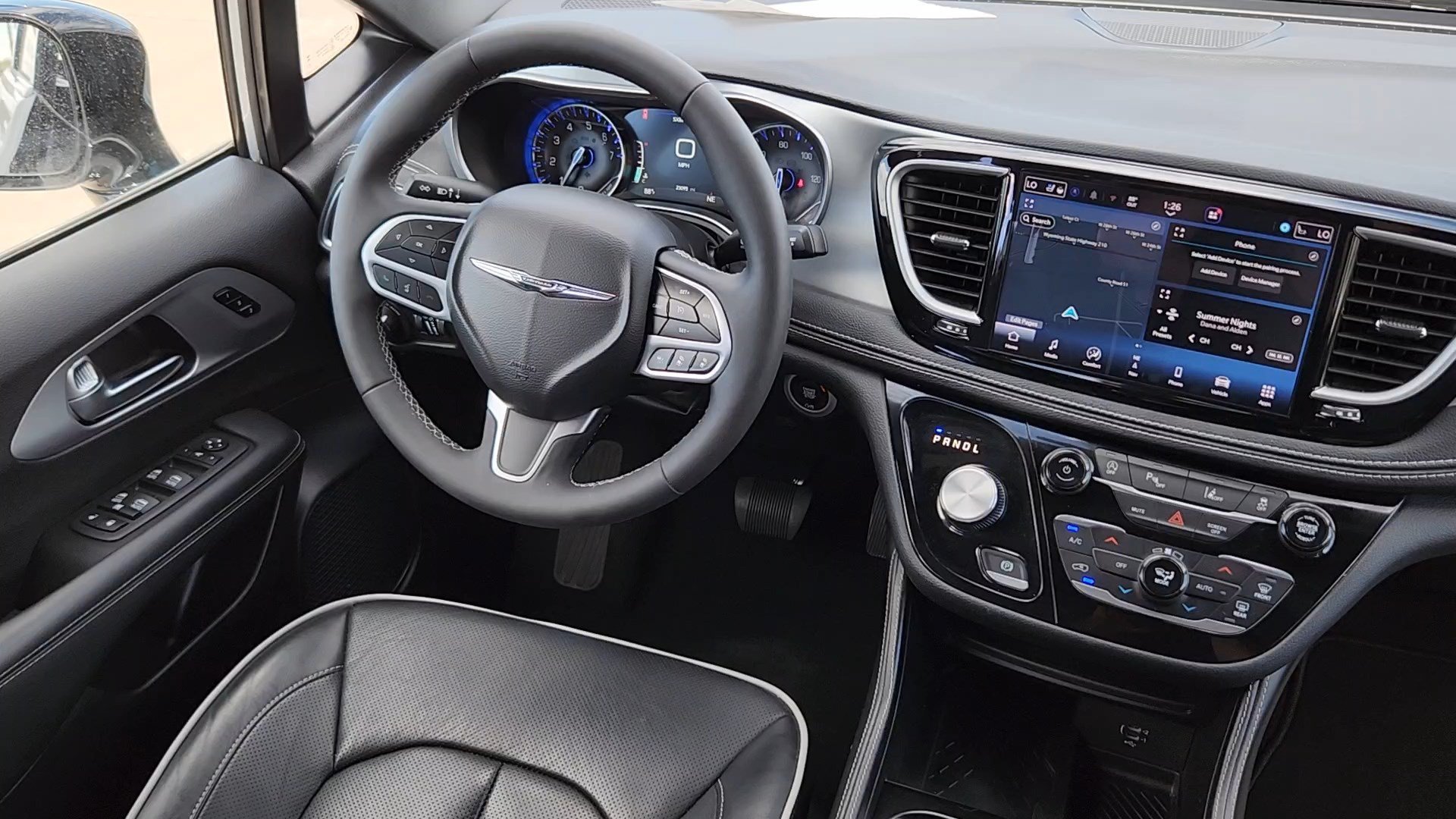 Used 2026 Chrysler Pacifica Limited FWD image 5