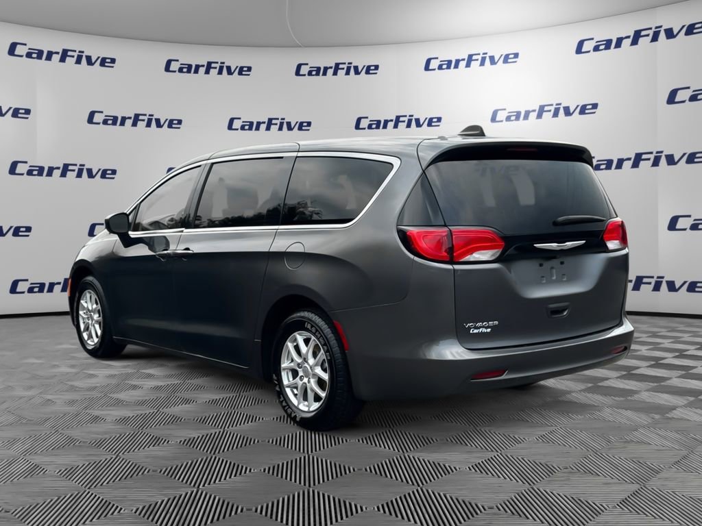 Used 2023 Chrysler Voyager LX image 3