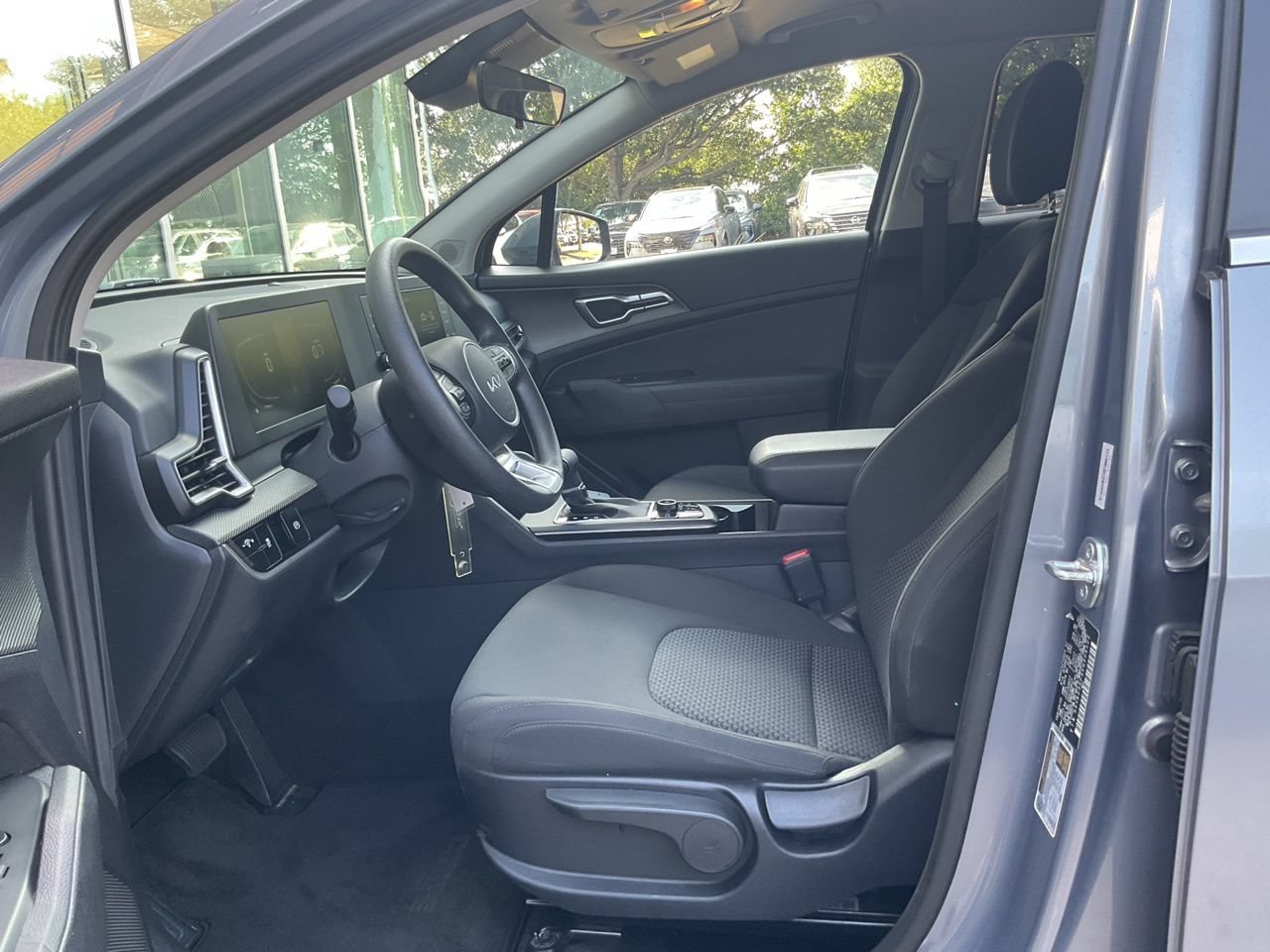 Used 2025 Kia Sportage LX FWD image 9