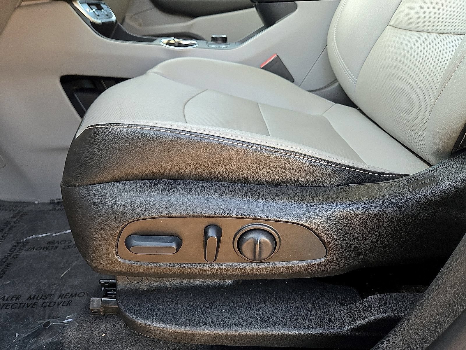 Used 2023 GMC Terrain SLT AWD/4WD image 25