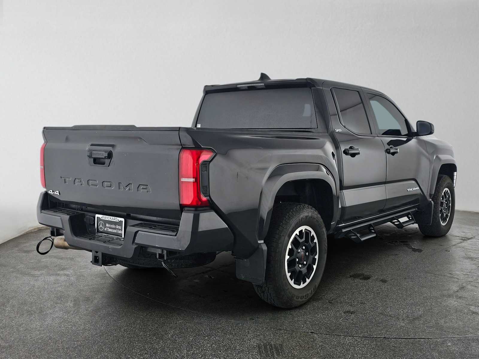 Used 2025 Toyota Tacoma SR5 AWD/4WD image 3