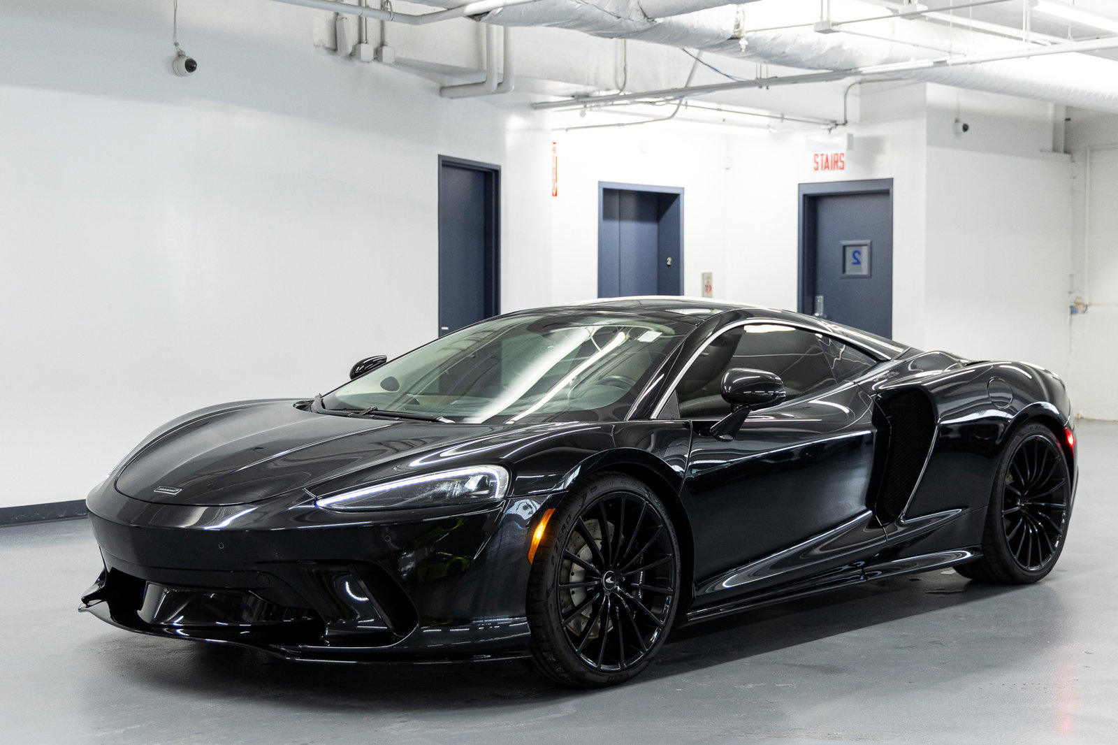 Used 2020 McLaren GT image 1
