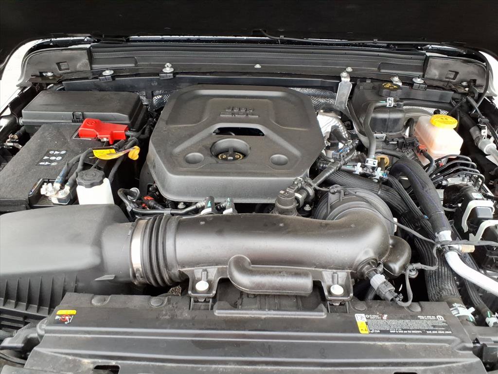 Used 2025 Jeep Wrangler Sport S image 9