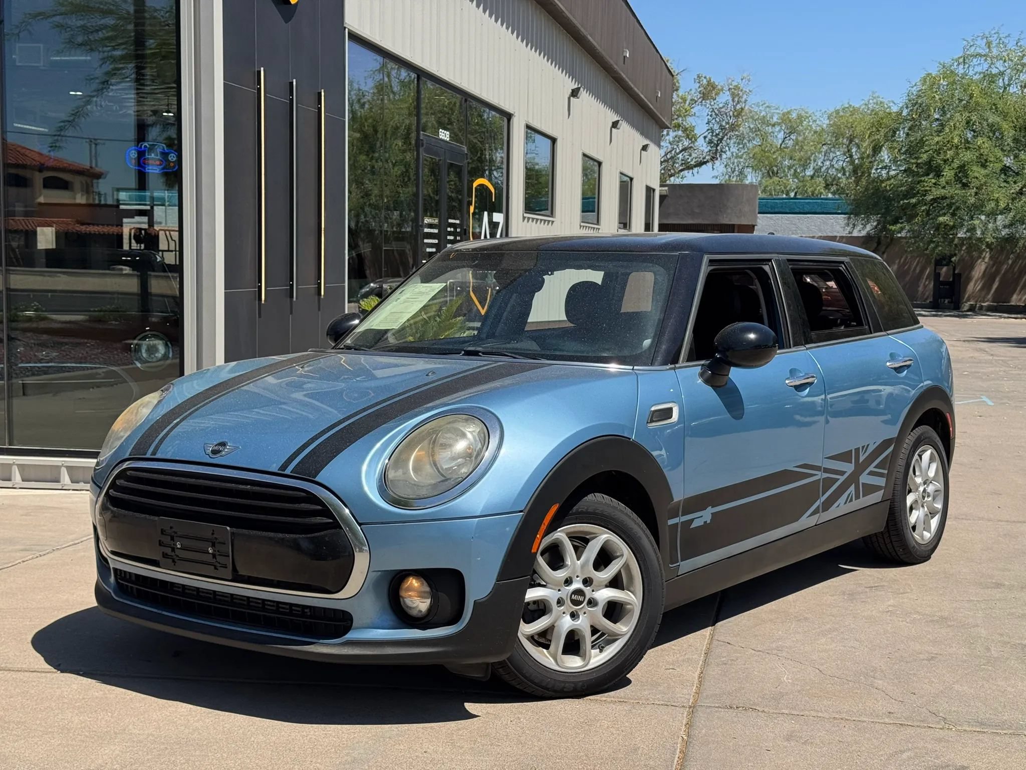 Used 2017 MINI Cooper Clubman FWD image 1