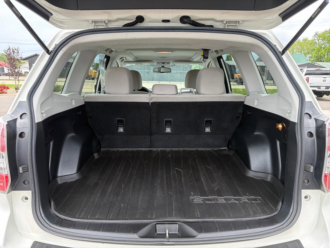 Used 2016 Subaru Forester 2.5i Premium w/ All-Weather Package AWD/4WD image 15