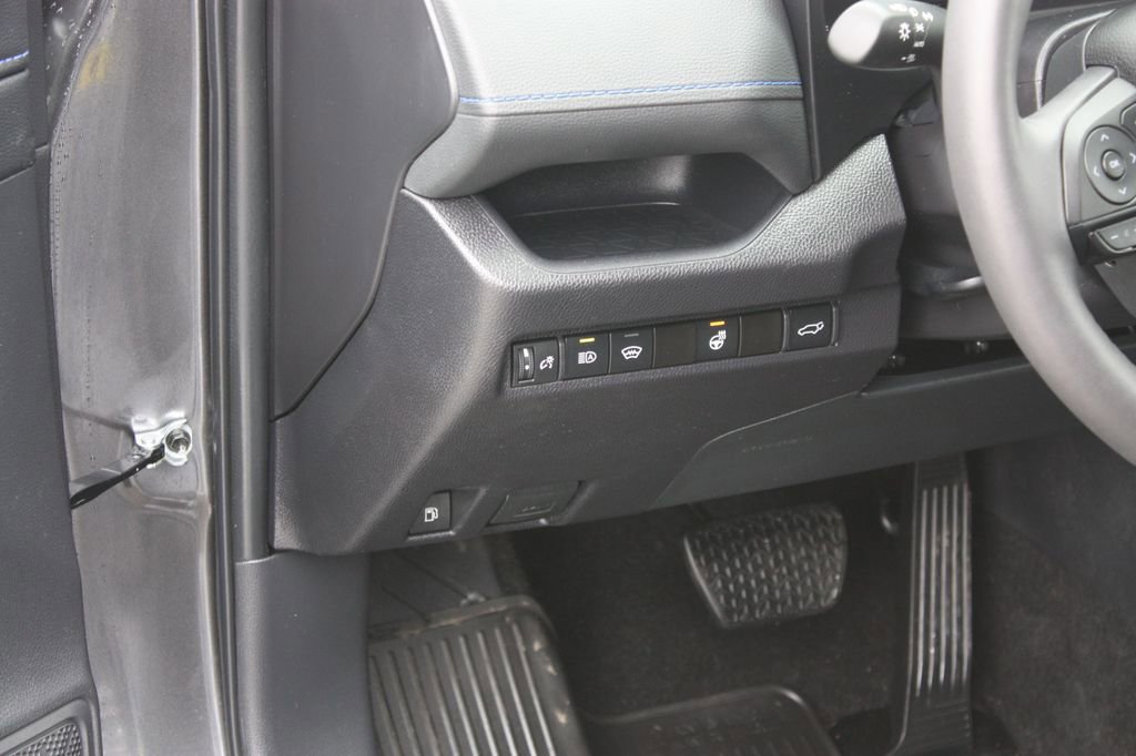 Used 2025 Toyota RAV4 XSE w/ Weather Package AWD/4WD image 8