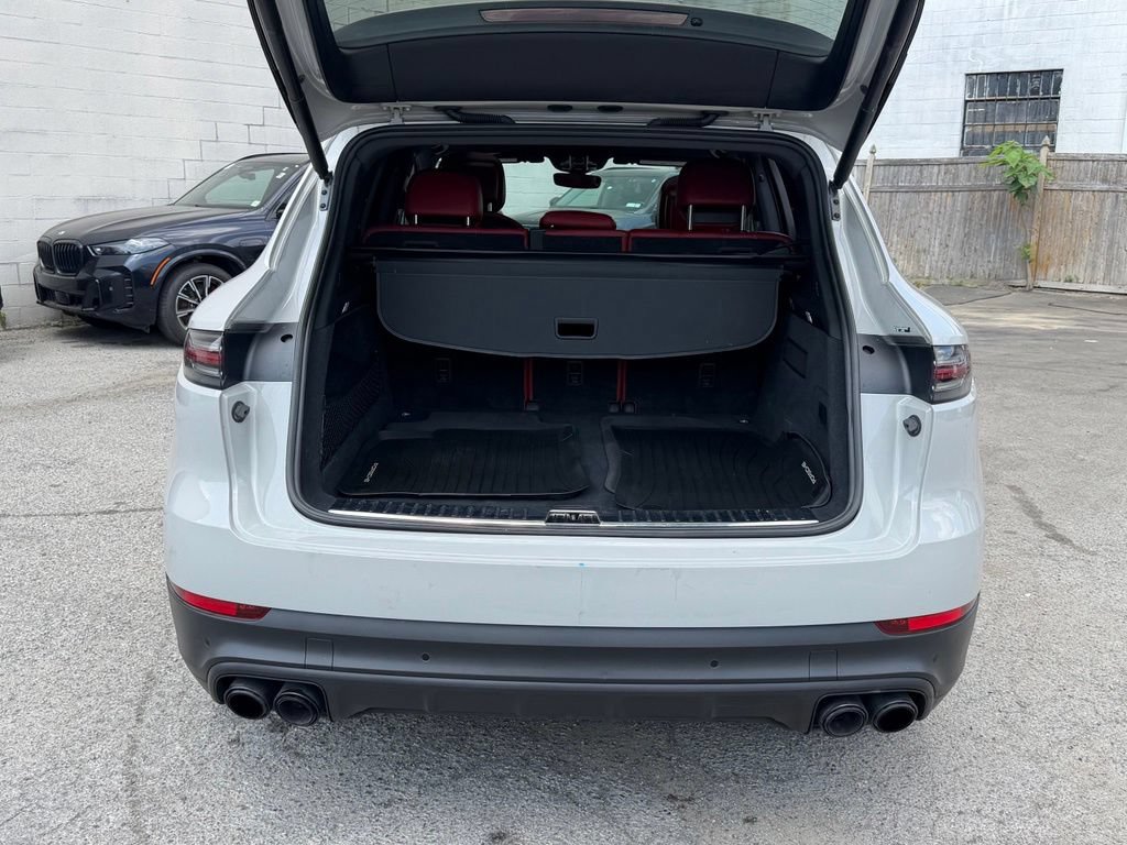 Used 2023 Porsche Cayenne AWD/4WD image 13
