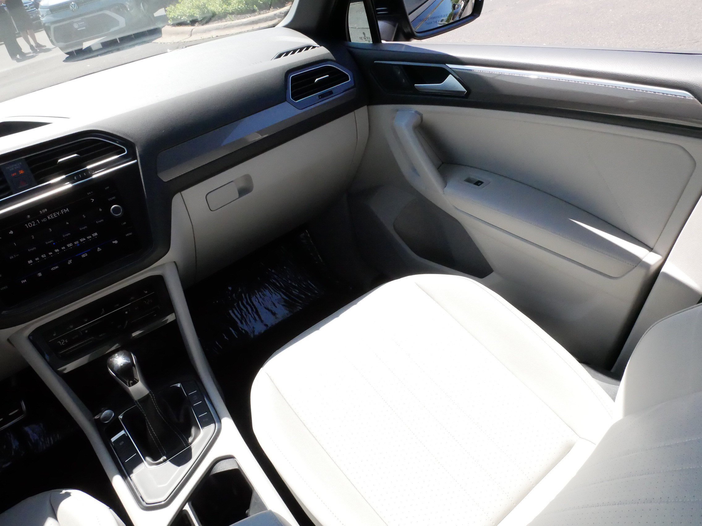 Certified 2024 Volkswagen Tiguan SE R-Line FWD image 11