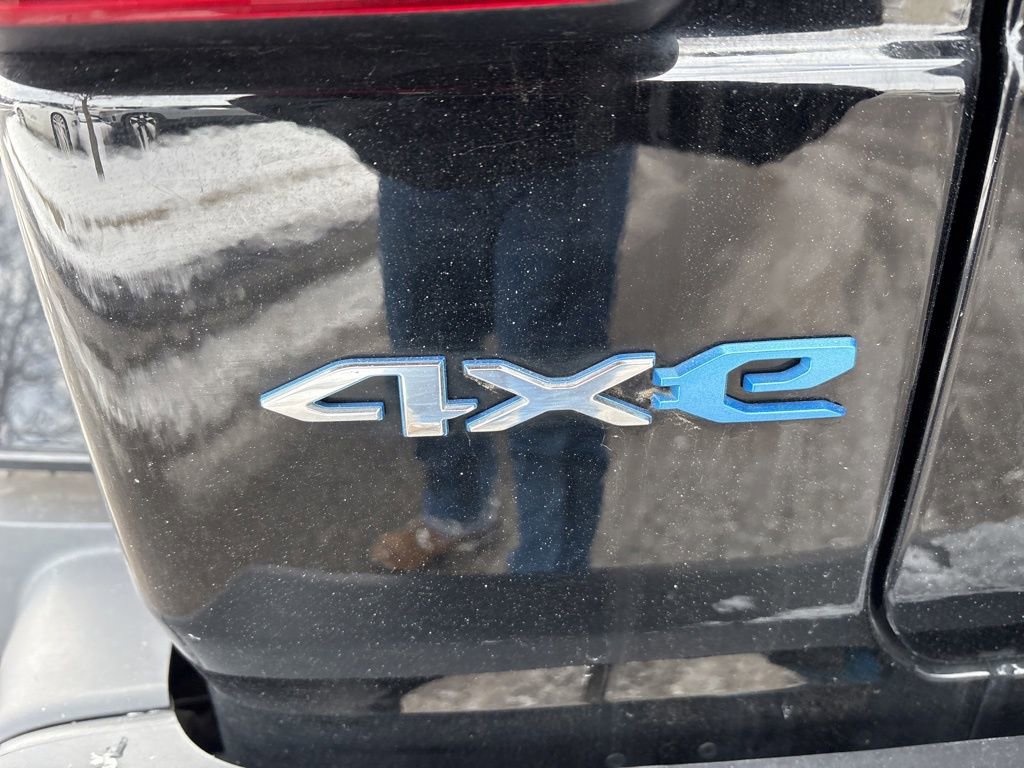 Used 2023 Jeep Wrangler Unlimited Sahara w/ Safety Group image 5