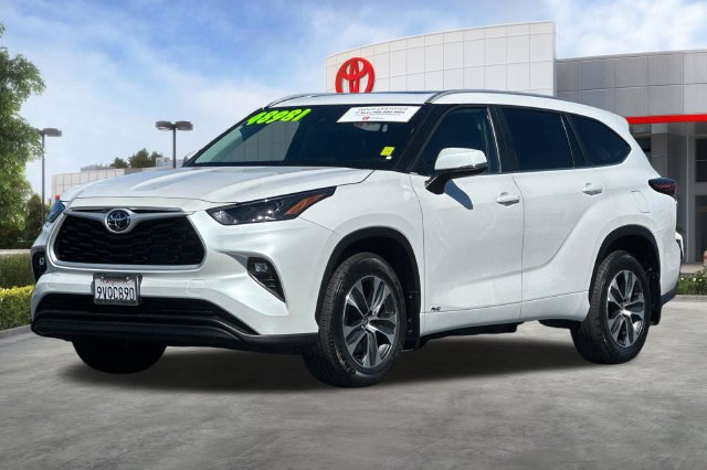 Certified 2026 Toyota Highlander XLE AWD/4WD image 10