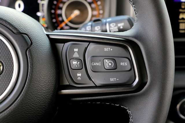 Used 2025 Jeep Wrangler Unlimited Rubicon AWD/4WD image 13