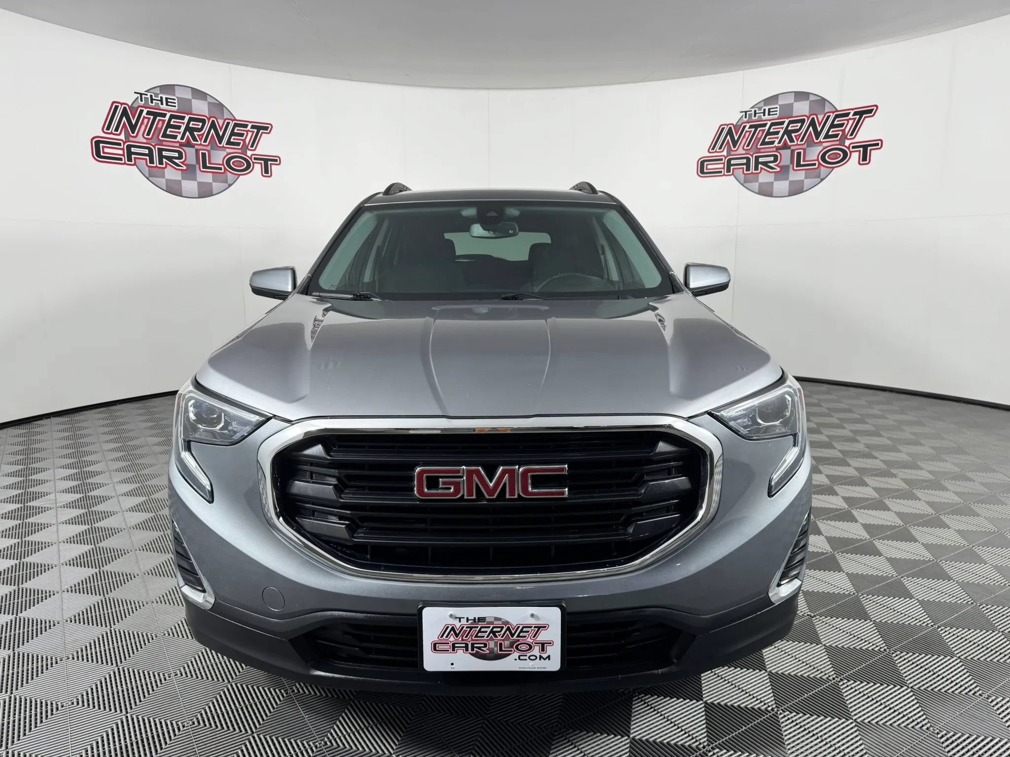 Used 2020 GMC Terrain SLE w/ Driver Convenience Package FWD image 2