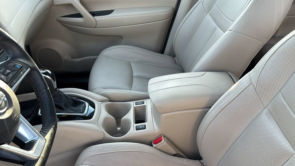 Used 2018 Nissan Rogue SL w/ Premium Package image 24