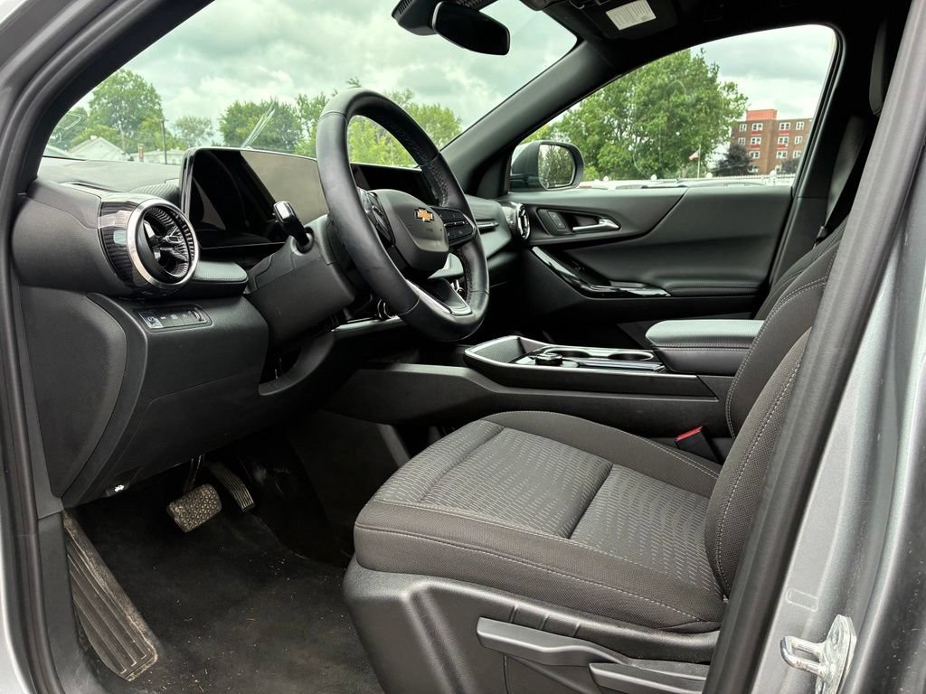Used 2026 Chevrolet Equinox LT AWD/4WD image 25