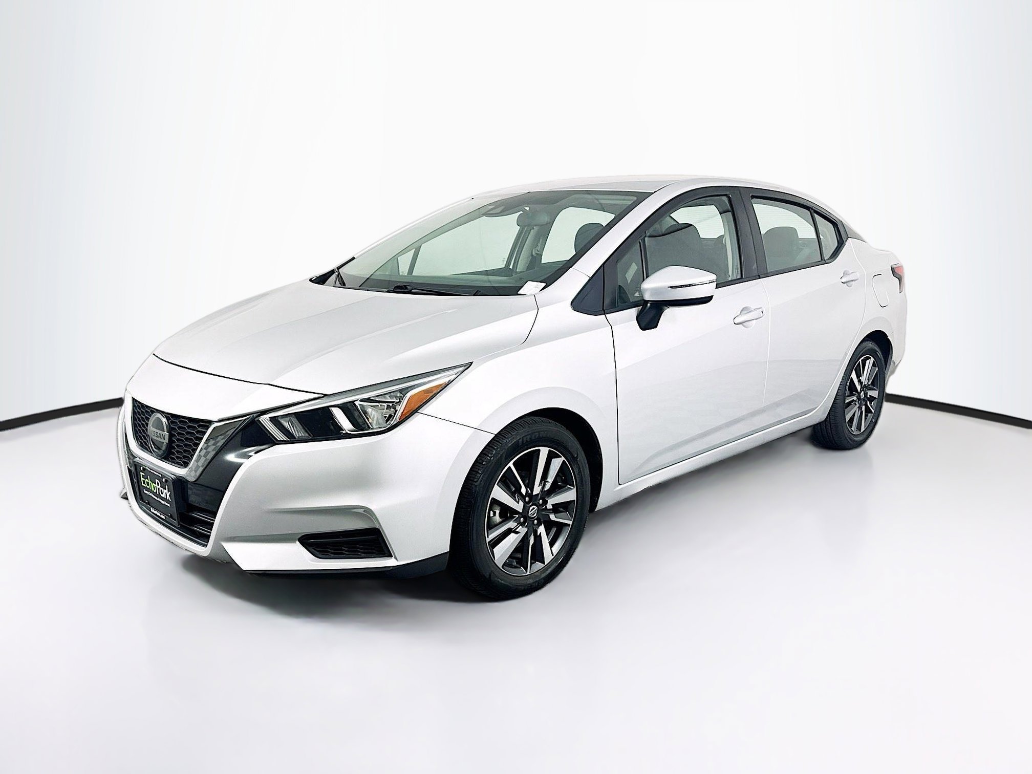 Used 2021 Nissan Versa SV image 3