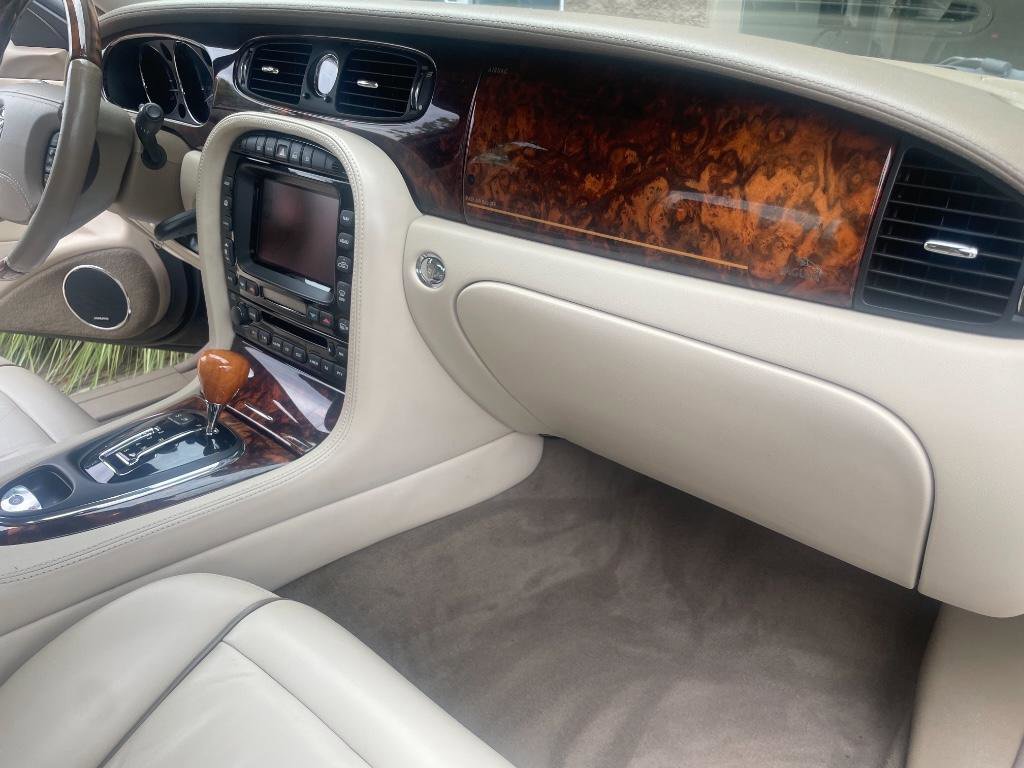 Used 2004 Jaguar XJ8 XJ8 Vanden Plas image 35